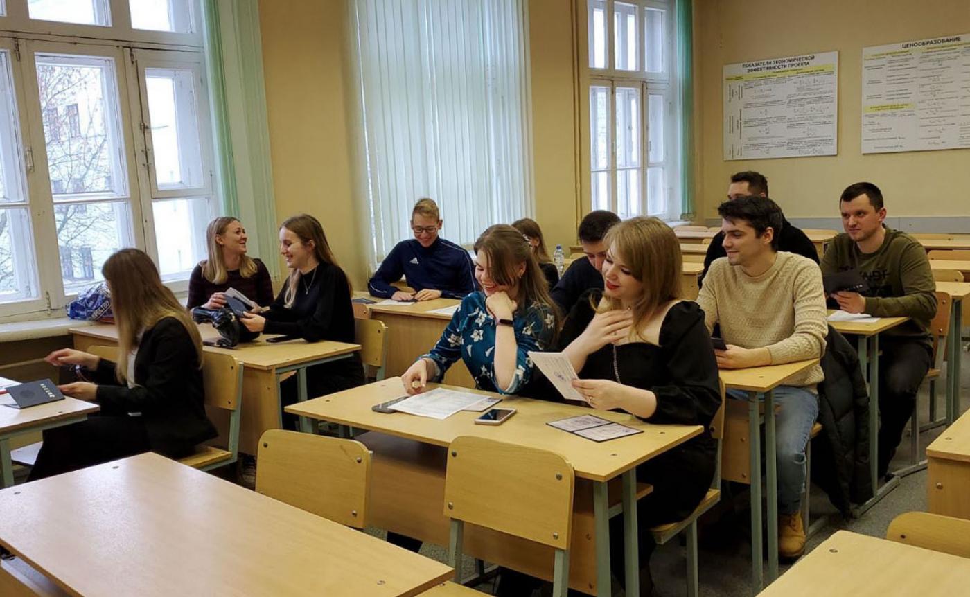 Вручение дипломов выпускникам кафедры «Инженерная экономика»